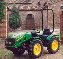 Agroservicio Balear S.L. tractor estacionado
